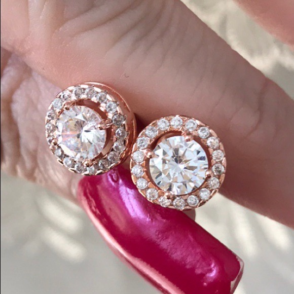 💔SOLD OUT❣️💎😇Haloed Faux Diamond Earrings RG - Picture 6 of 6